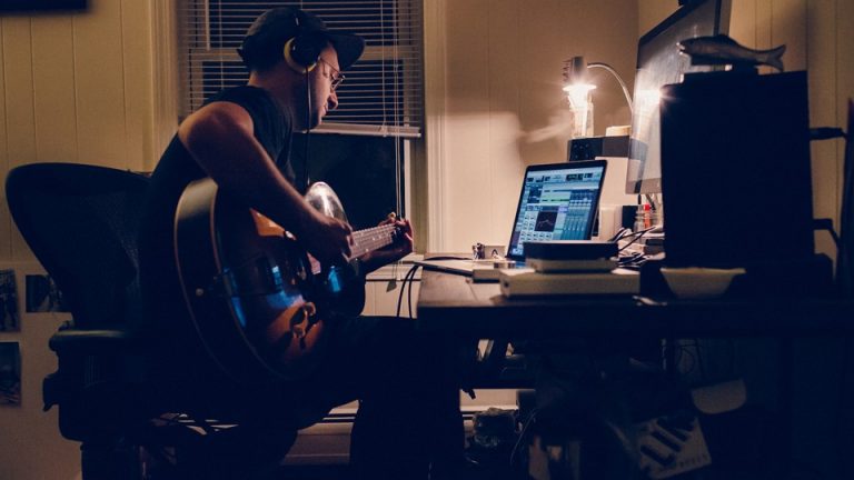 What Laptop Should I Buy For Music Production Quel PC Portable pour Production Musicale ? (GUIDE)